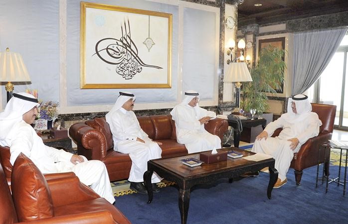 سمو رئيس الوزراء الشيخ جابر المبارك مستقبلا دعبدالخالق عبدالله ودحسن الانصاري