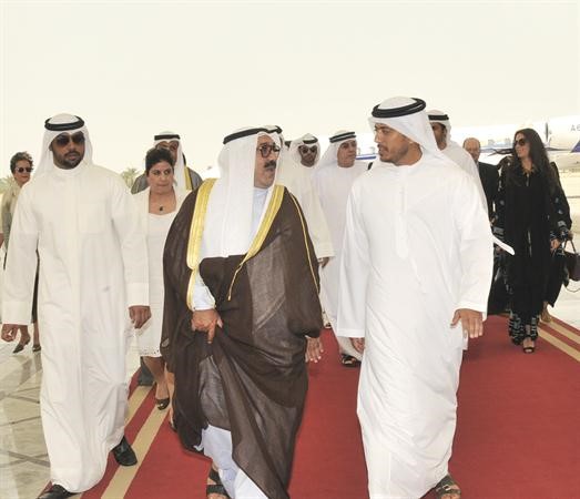 الشيخ ناصر صباح الاحمد في استقبال سمو الشيخ سلطان بن طحنون ال نهيان 