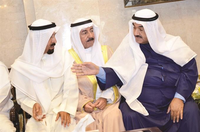 حديث بين سمو الشيخ ناصر المحمد وسلطان بن حثلين والشيخ علي الجابر
