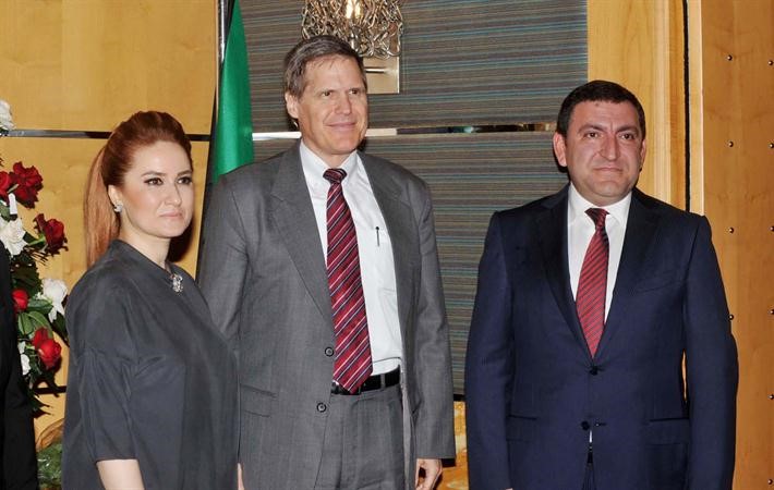 السفير الاميركي مهنئا﻿