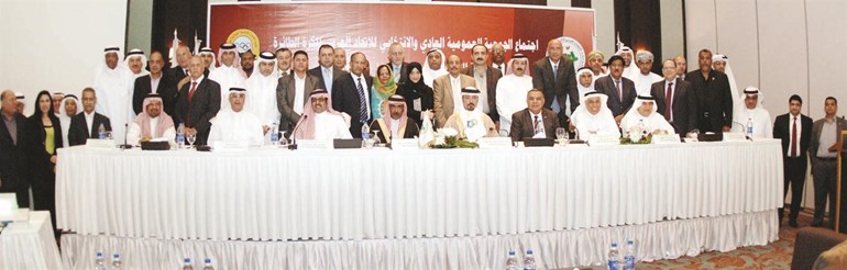 رئيس واعضاء الاتحاد العربي لكرة الطائرة بعد الاجتماع	﻿﻿جعفر علي﻿