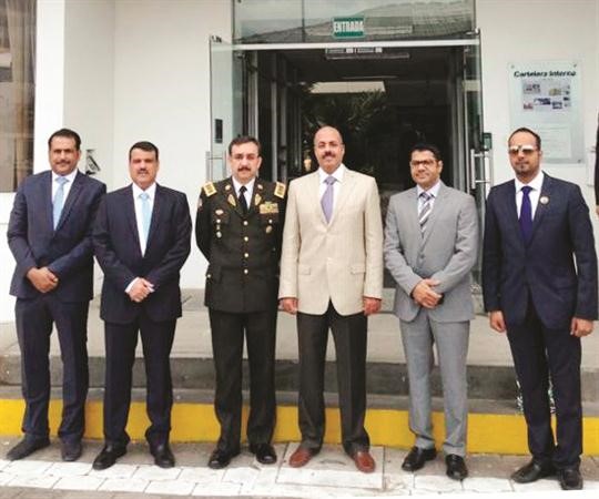 الفريق الشيخ احمد النواف وهوغو مارسيلو مع اعضاء المكتب الرئاسي﻿