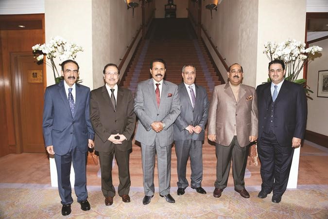 سمو ولي العهد الشيخ نواف الاحمد والشيخ مشعل الاحمد والسفير مساعد الهارون