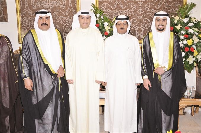 اسماعيل عبدالله وظافر الهاجري يهنئان﻿