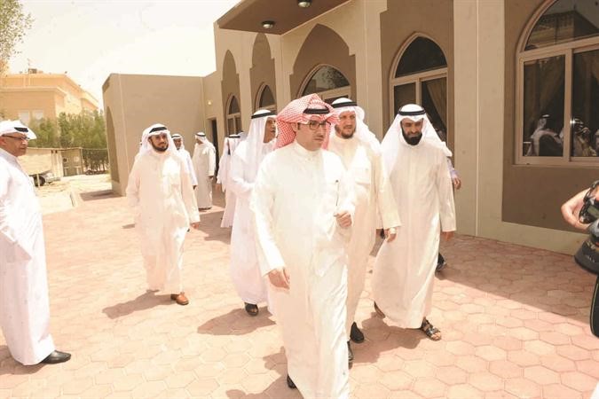 الوزير المعوشرجي يتفقد مرافق المسجد﻿
