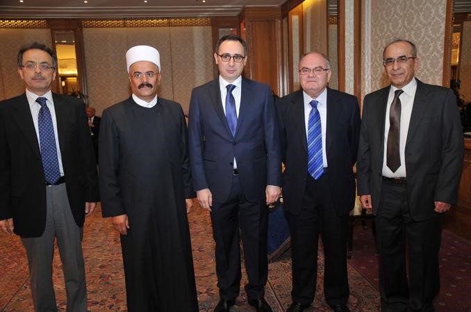 حجيج يتوسط السفير حلوة وشيخ عقل الدروز