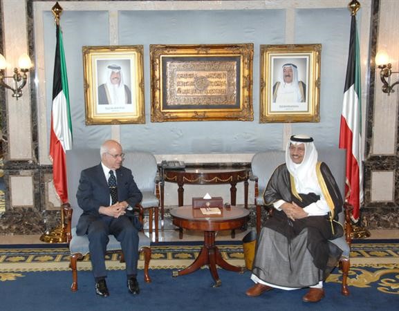سمو رئيس الوزراء الشيخ جابر المبارك مستقبلا وزير الخارجية الجزائري