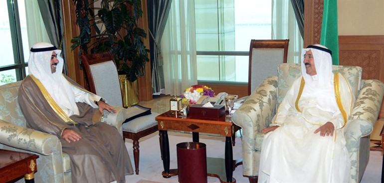 صاحب السمو الامير الشيخ صباح الاحمد خلال لقائه علي الراشد