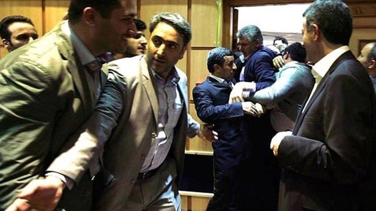 نجاد قد يصبح أول رئيس في التاريخ القريب يتم جلده 74 جلدة علنية
