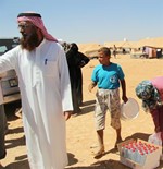عبدالعزيز بوقريص يشرف على توزيع المساعدات