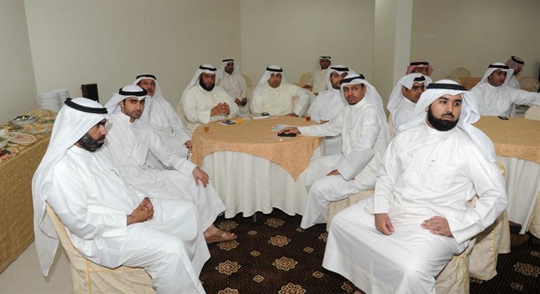 عدد من المشاركين في الندوة