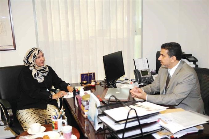 دبدر الطريجي متحدثا للزميلة زينب ابو سيدو