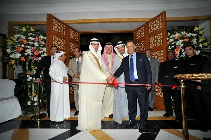 د محمد الهيفي خلال افتتاح المؤتمر	متين غوزال