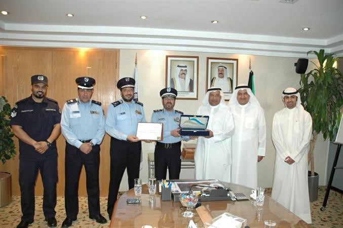 اللواء الانصاري خلال استقباله وفد مركز صباح الاحمد للموهبة