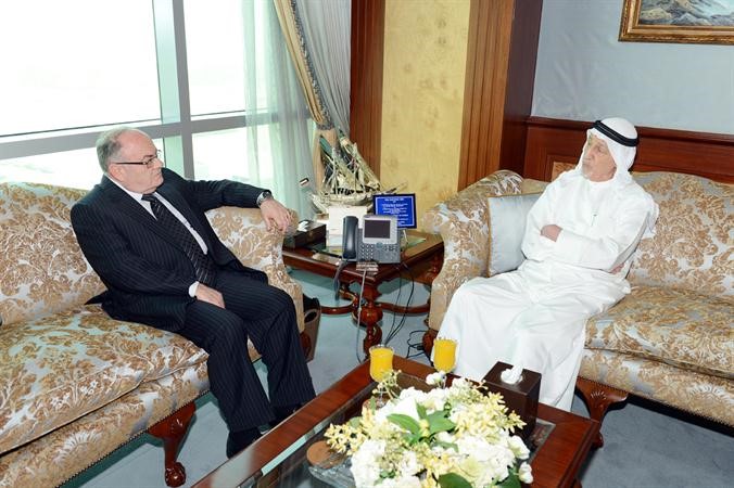 عبدالعزيز العدساني مستقبلا السفير اللبناني﻿