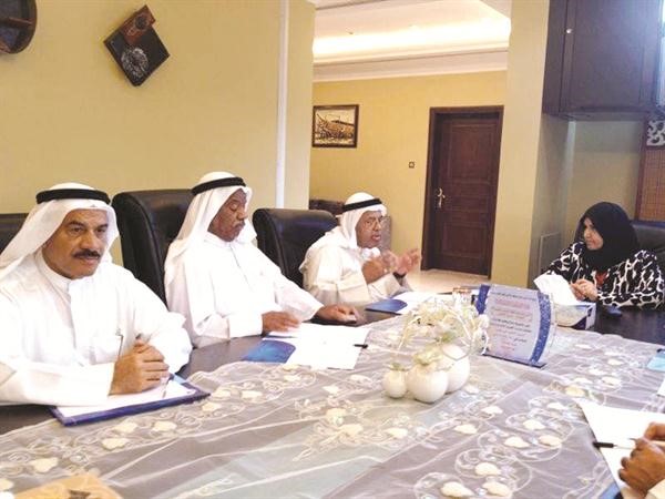  بدرية الخالدي خلال اجتماعها مع جمعية الكشافة ﻿