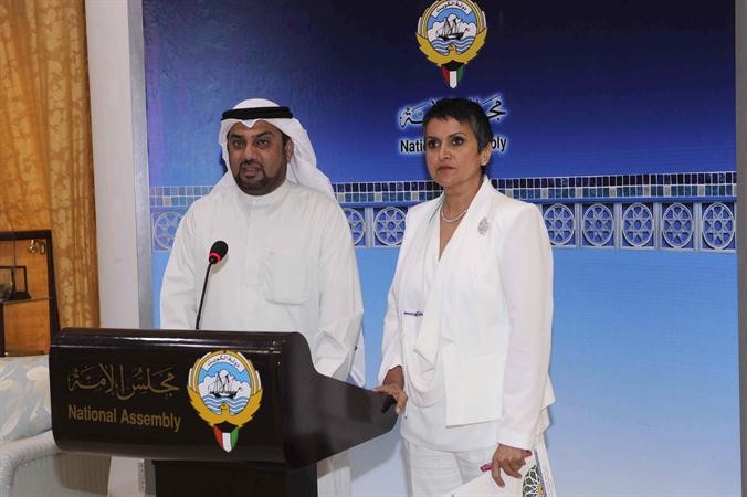 صفاء الهاشم وديوسف الزلزلة يتحدثان في مجلس الامة امس﻿