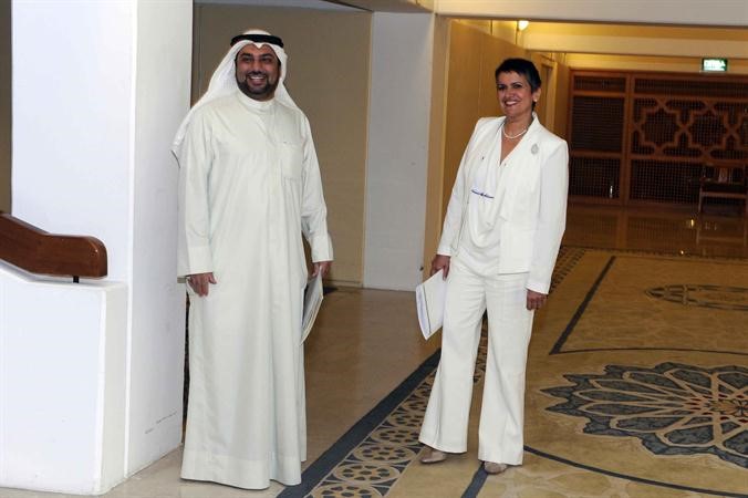 الزلزلة والهاشم في بهو المجلس﻿