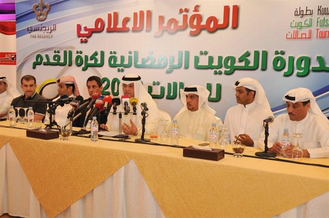 الشيخ طلال المحمد في المؤتمر الصحافي السابق مع النجوم والمعلقين