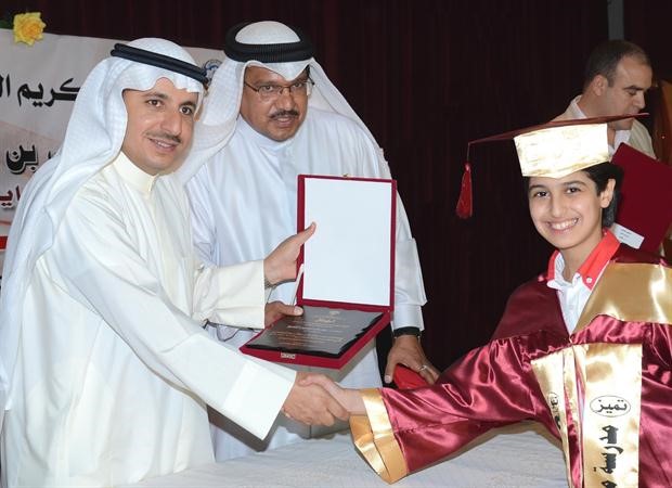وتكريم اخر فائق﻿