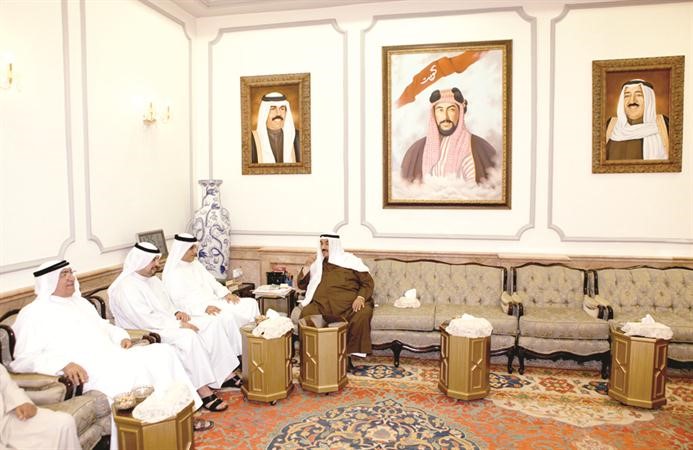 سمو الشيخ ناصر المحمد خلال استقباله الشيخ سلمان بن ابراهيم والشيخ طلال الفهد	 هاني الشمري﻿