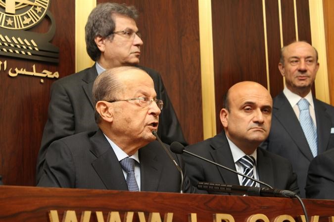 النائب ميشيل عون في مؤتمر صحافي بعد فشل انعقاد الجلسة