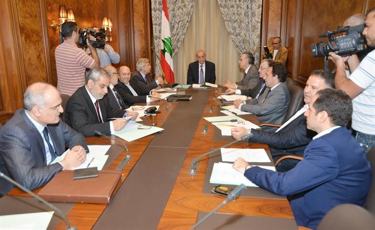 رئيس مجلس النواب نبيه بري معلنا عدم اكتمال النصاب لعقد جلسة اقرار القانون الانتخابي محمود الطويل