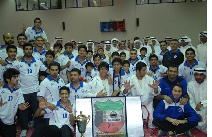 لاعبو نادي الشباب ابطال كاس التفوق العام بالكراتيه