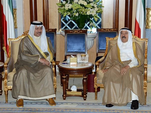 صاحب السمو الامير الشيخ صباح الاحمد مستقبلا سمو رئيس الوزراء الشيخ جابر المبارك