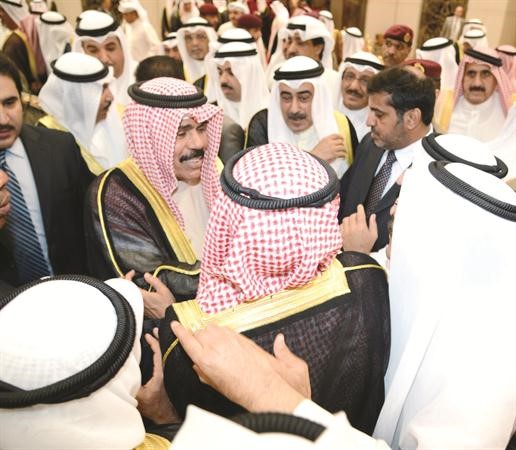 سمو ولي العهد محاطا بحشود من مستقبليه