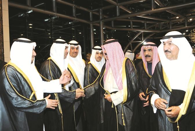 سمو ولي العهد الشيخ نواف الاحمد وفي استقباله عدد من الشيوخ