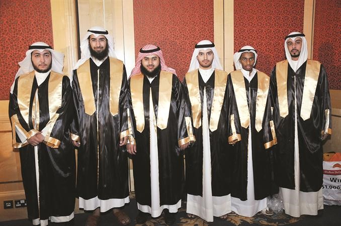 مجموعة من الطلبة المكرمين﻿