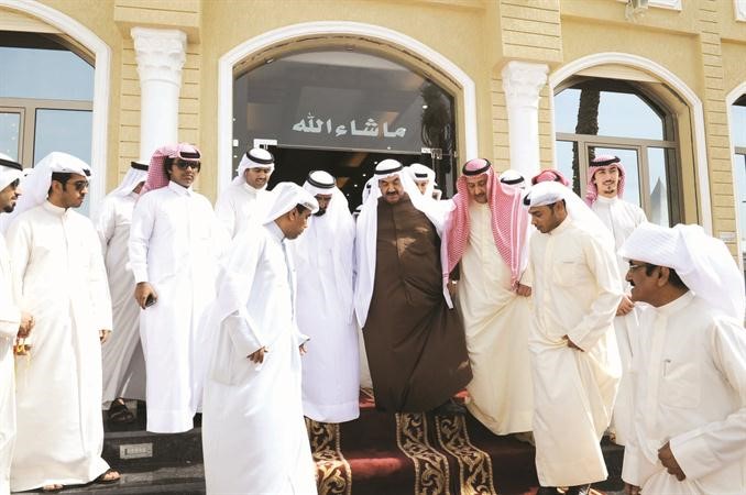  وسموه مغادرا﻿