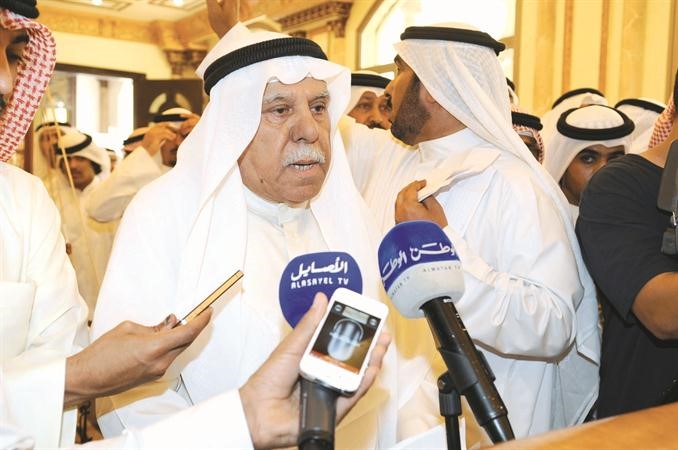 الزميل منصور الهاجري متحدثا خلال حفل الغداء﻿