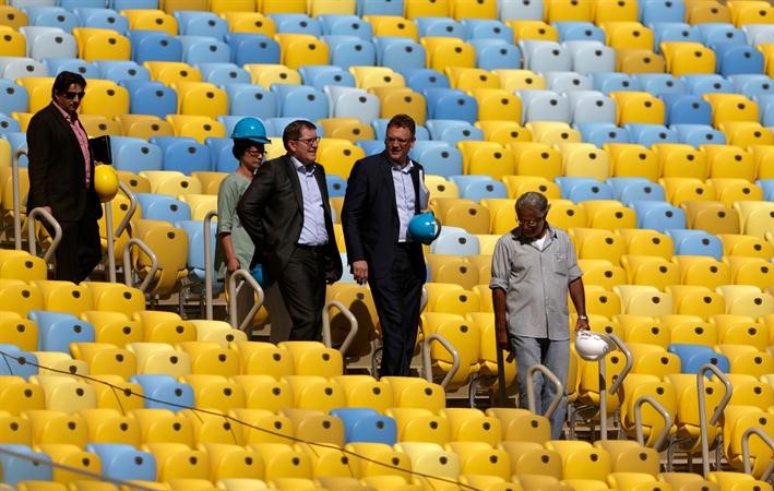 فالكه يتفقد ملاعب البرازيل استعدادا لكاس القارات رويترز