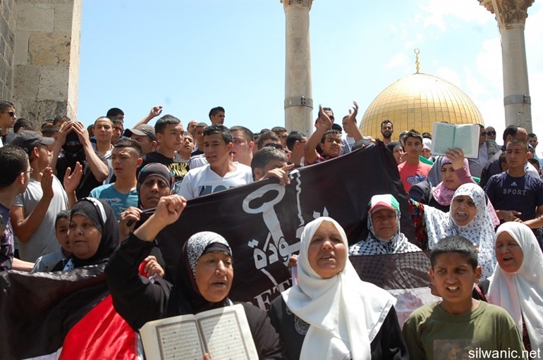تظاهرة كبيرة بساحات المسجد الأقصى تنديداً باقتحامات المستوطنين المتكررة