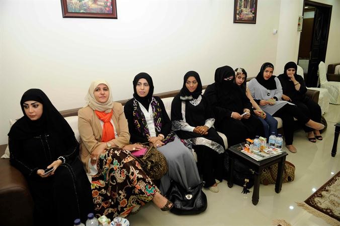 مجموعة من المشاركات في الندوة