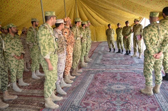 العميد الركن نادر شيهان مع مجموعة من الضباط