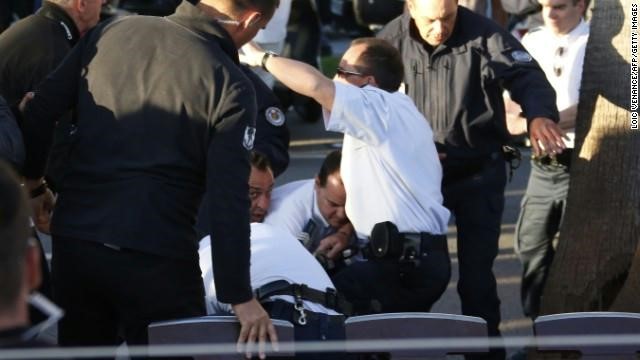 بالفيديو.. هرولة النجوم وهروبهم اثناء حادث إطلاق "نار" وسرقة مجوهرات بمهرجان "كان"