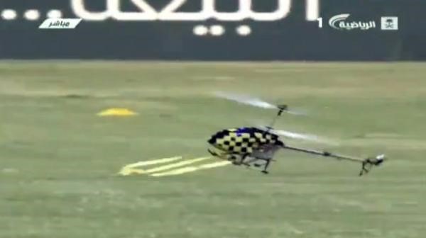 بالفيديو.. "طائرة" تسقط على لاعبي نادى الاتحاد السعودي 