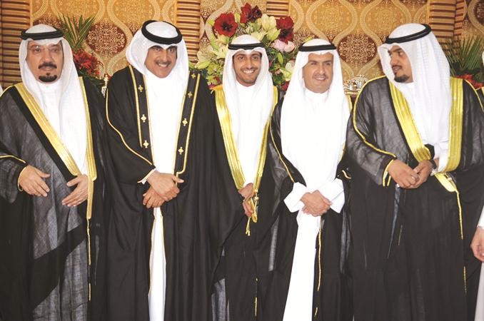 الشيخ علي جابر العلي ودمشعل مناور يهنئان
