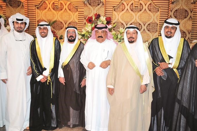 محمد المسيلم وعوض المسيلم وعبدالله مناور يباركون
