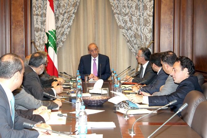 رئيس البرلمان اللبناني نبيه بري مترئسا جلسة التواصل البرلمانية امس محمود الطويل