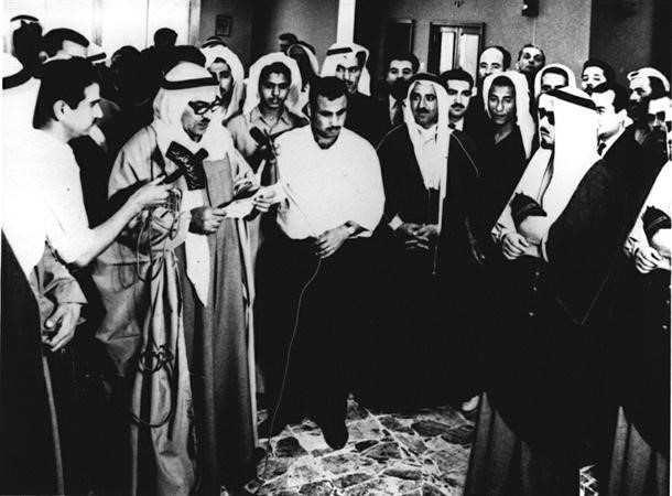 صاحب السمو الامير الشيخ صباح الاحمد والامير الراحل الشيخ جابر الاحمد عند افتتاح المقر الرئيسي في 1963