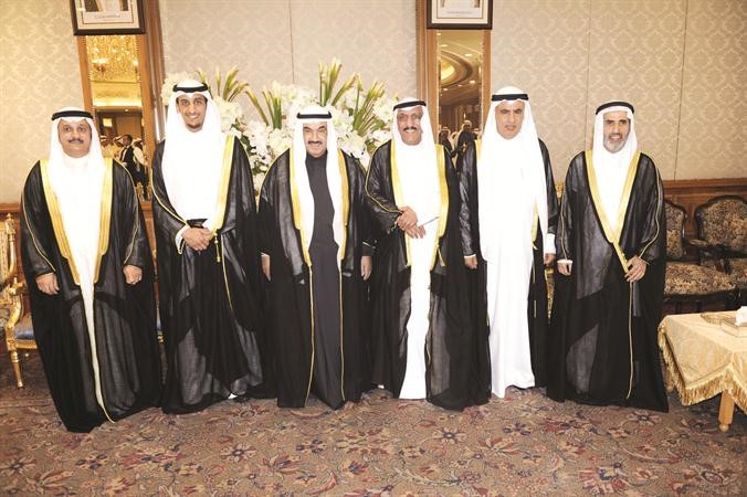 سمو الشيخ ناصر المحمد وصالح الفضالة وسعود الراشد يهنئون
