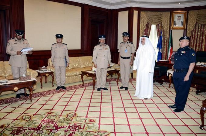 الشيخ احمد الحمود خلال استقباله للخريجين