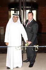 مروان العلي ومارك جريفيث يقصان شريط الحفل