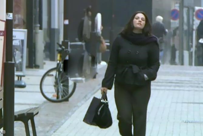 بالفيديو.. دراسة بريطانية : حقيبة المرأة أكثر تلوثاً من دورات المياه