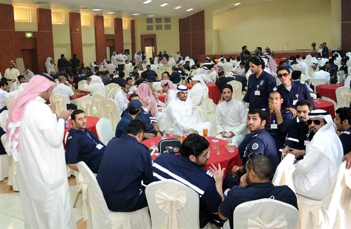 حوارات ومشاورات بين الموظفين