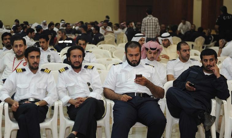مجموعة من العاملين